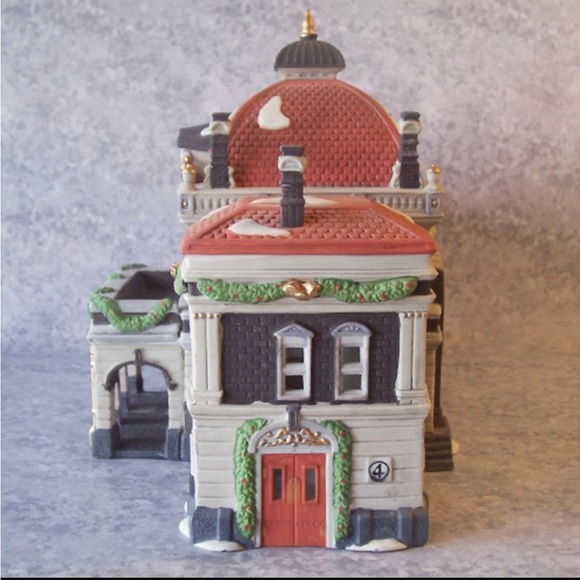 1989 Victorian Station by Dept 56 Dickens village series - Picture 4 of 10